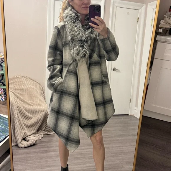 Nicholas K Designer Wool Blend Plaid Asymmetrical Coat with Faux Fur Collar (M) - Picture 13 of 13